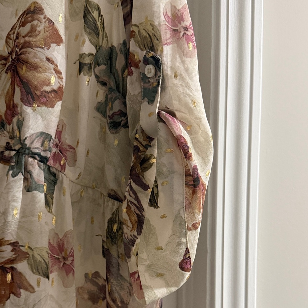 Floral Button-Down‎ Top - Picture 2 of 7